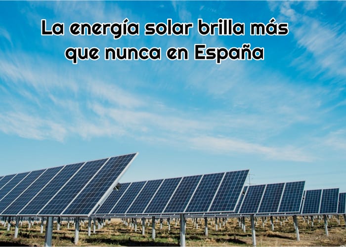 Plantas fotovoltaicas en un terreno y que sirven para aprovechar la luz solar