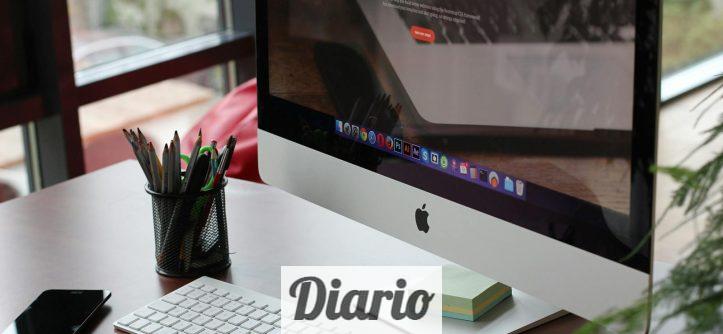 Silver Imac Turned on