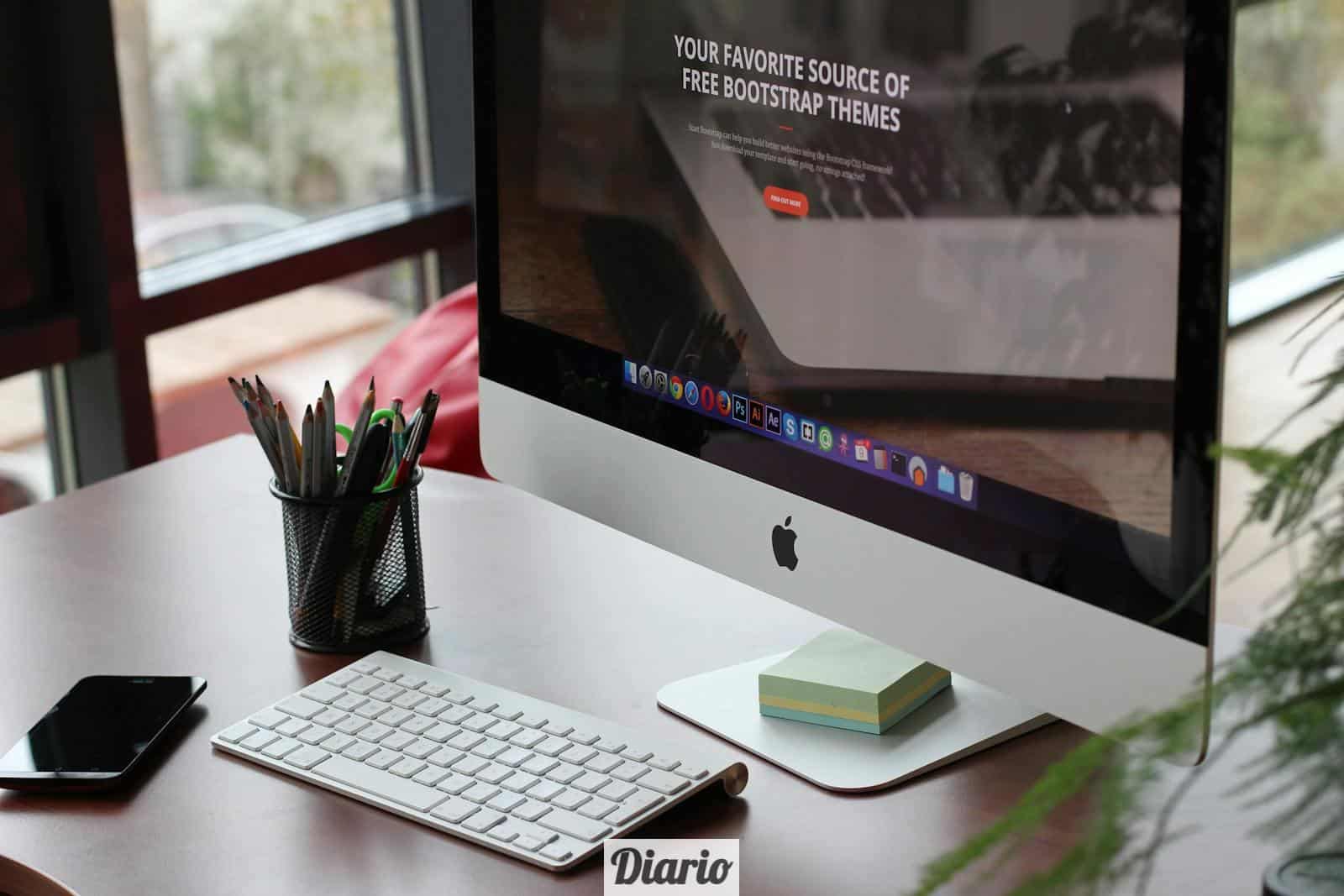 Silver Imac Turned on