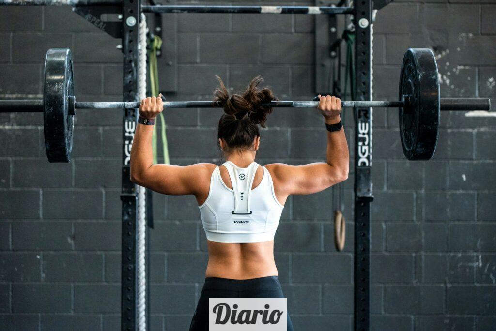 woman doing weight lifting