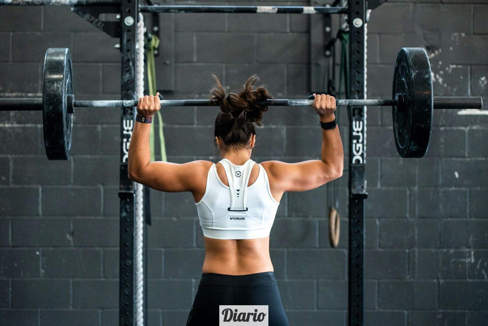woman doing weight lifting